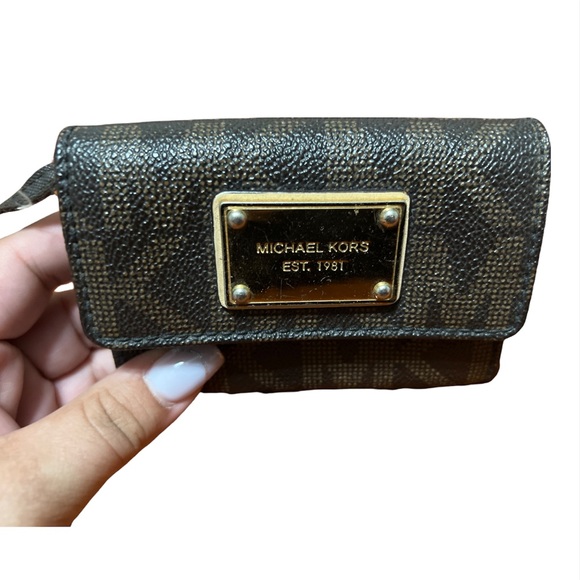 Small Brown Logo Leather Wallet - Picture 2 of 7